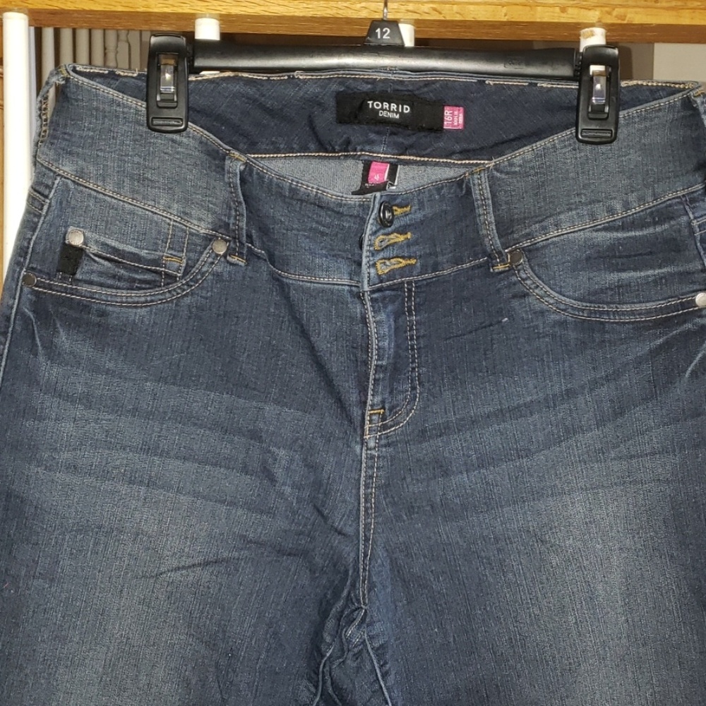 Torrid Medium Wash Jeggings